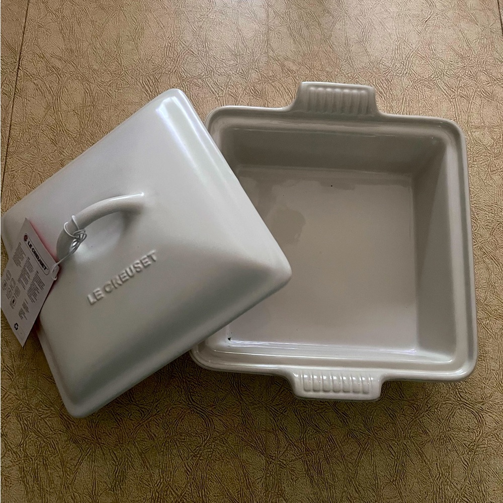 Le Creuset Heritage Stoneware Shallow Square Covered Baker (Bone colored)